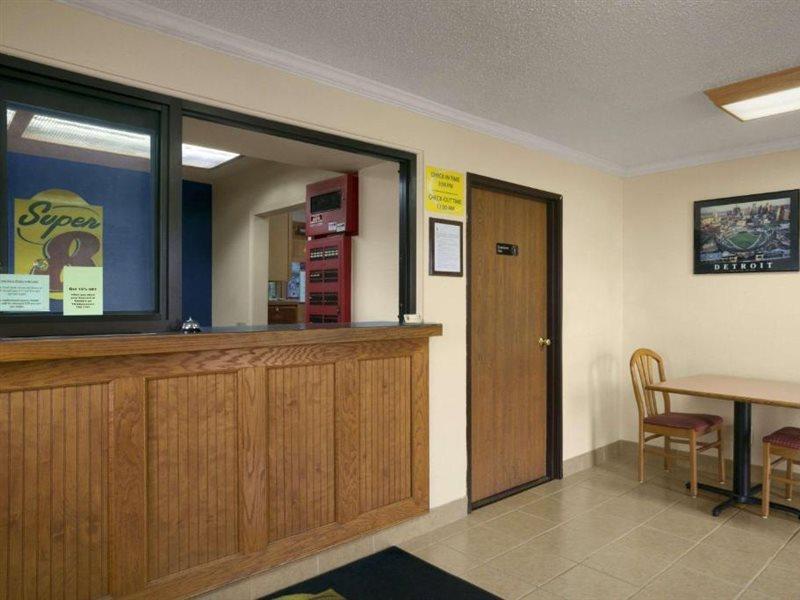 Super 8 By Wyndham Saginaw Motel Exterior foto