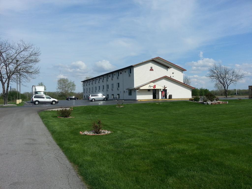 Super 8 By Wyndham Saginaw Motel Exterior foto