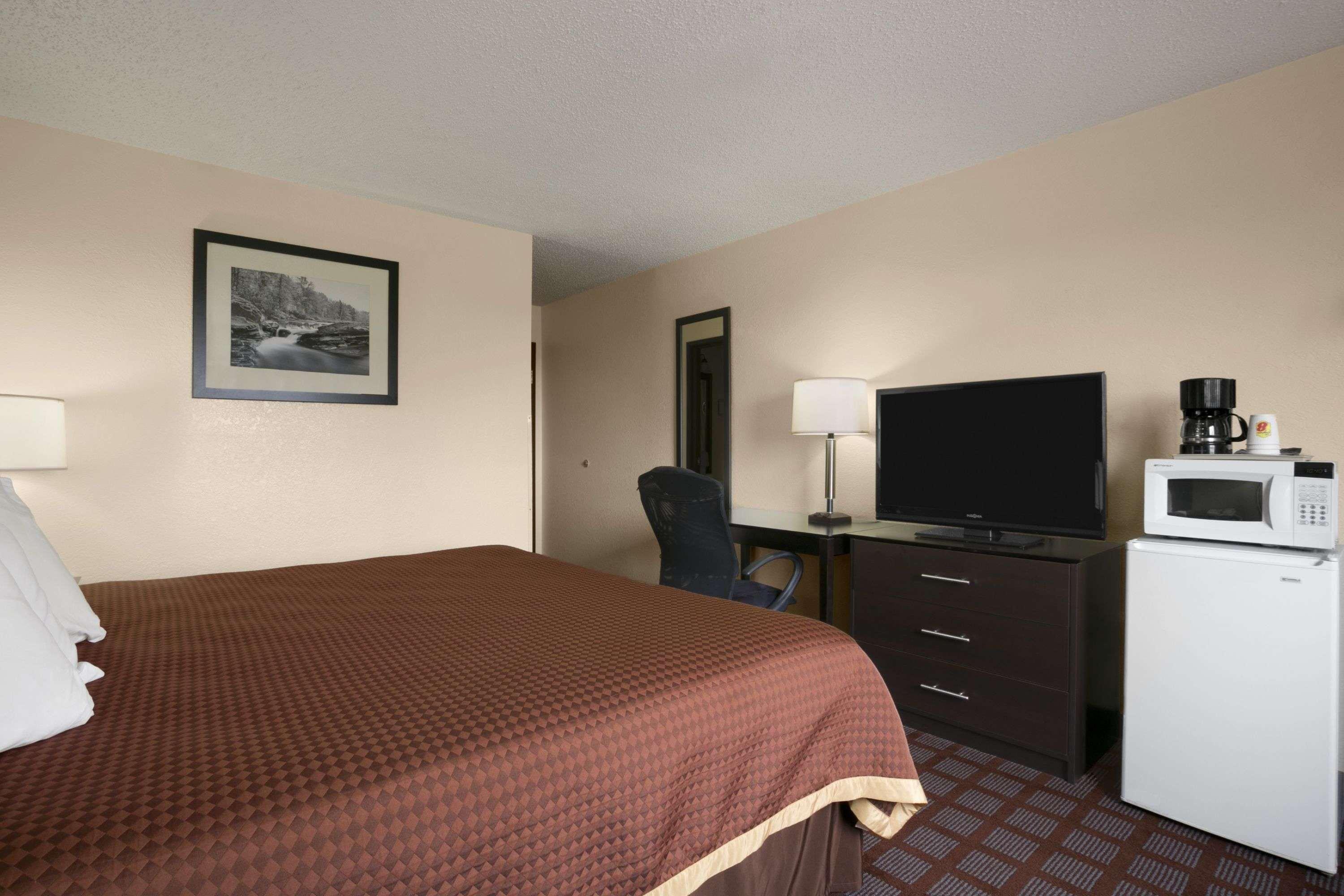 Super 8 By Wyndham Saginaw Motel Exterior foto