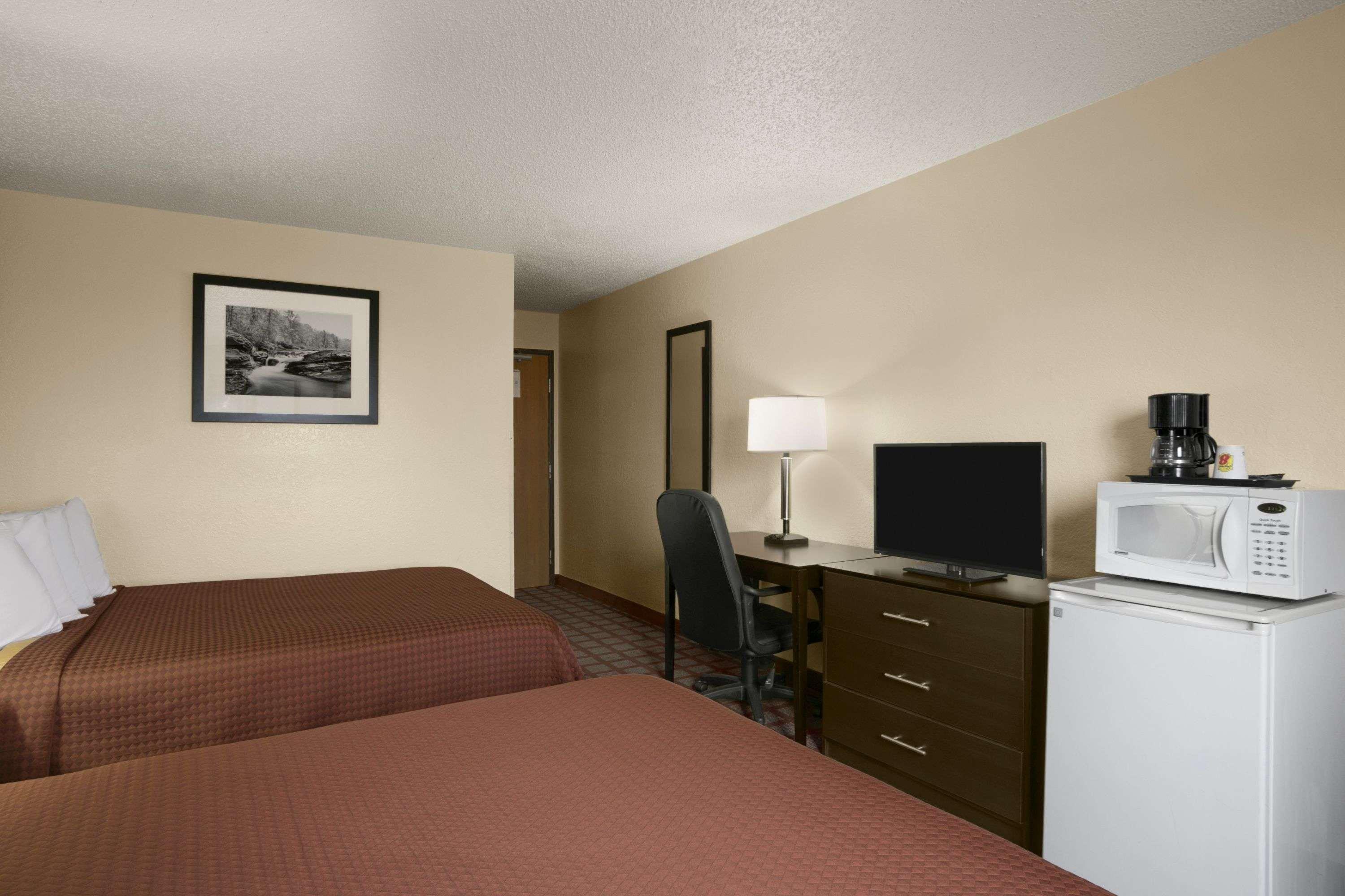 Super 8 By Wyndham Saginaw Motel Exterior foto