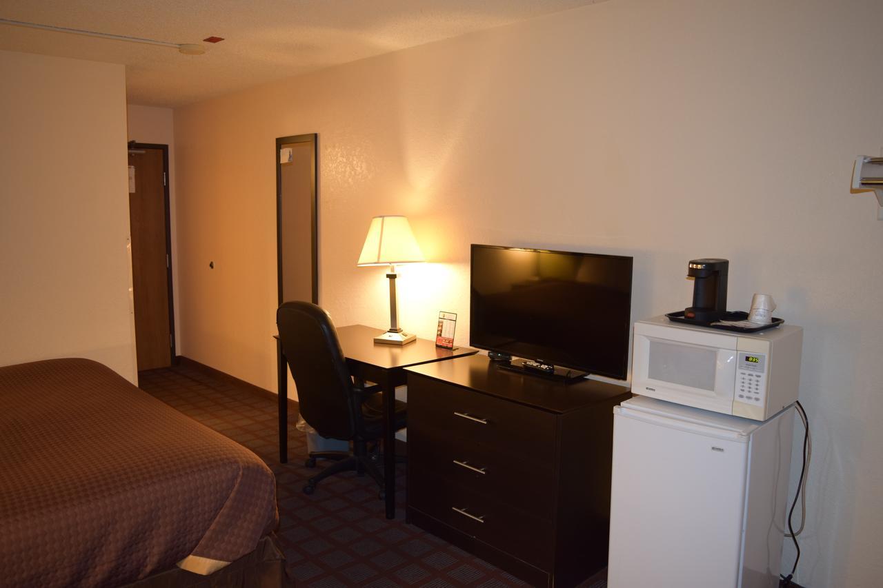 Super 8 By Wyndham Saginaw Motel Exterior foto