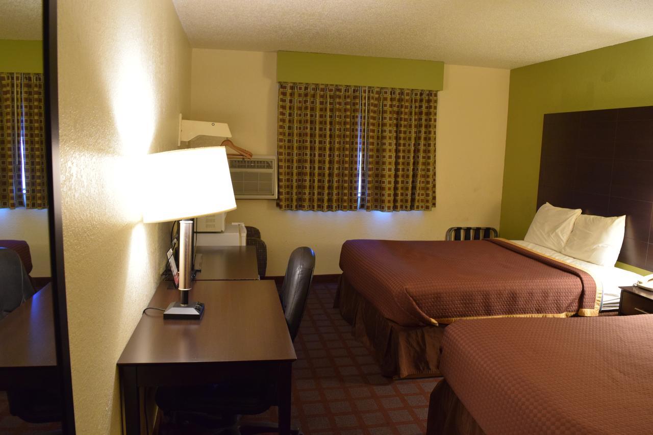 Super 8 By Wyndham Saginaw Motel Exterior foto