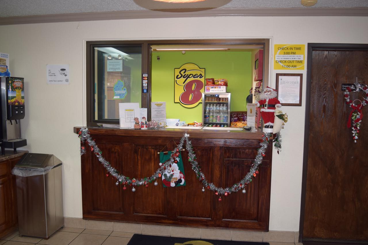Super 8 By Wyndham Saginaw Motel Exterior foto