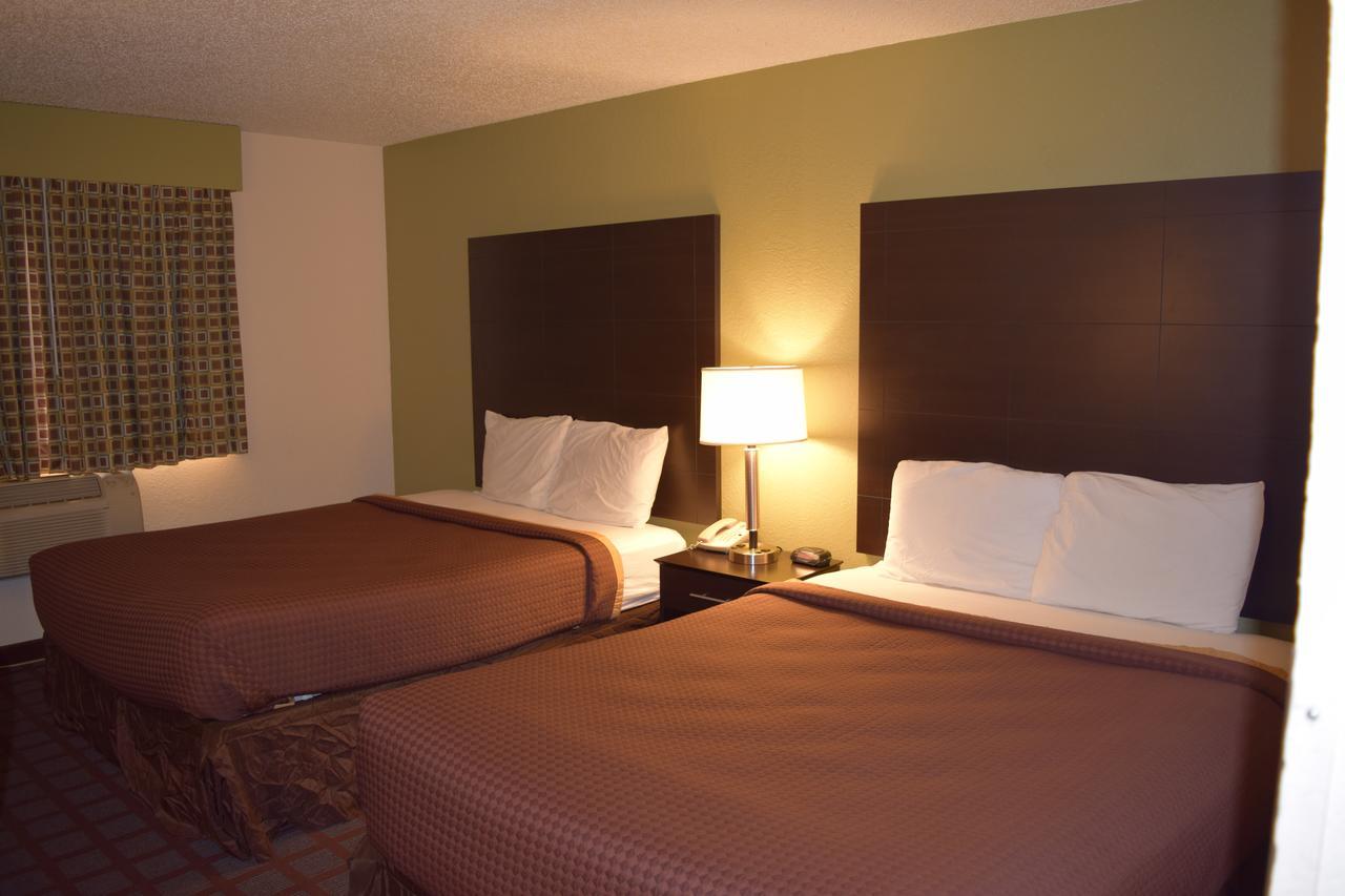 Super 8 By Wyndham Saginaw Motel Exterior foto