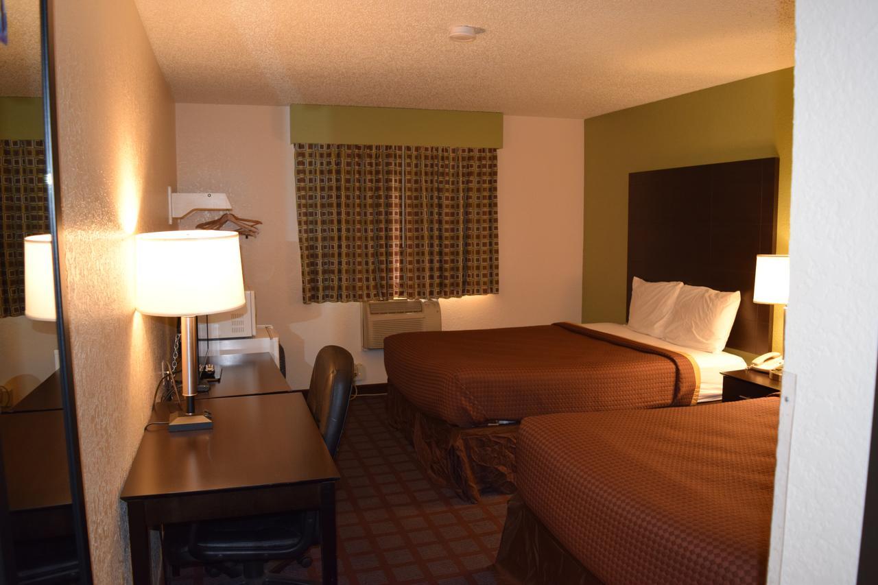 Super 8 By Wyndham Saginaw Motel Exterior foto